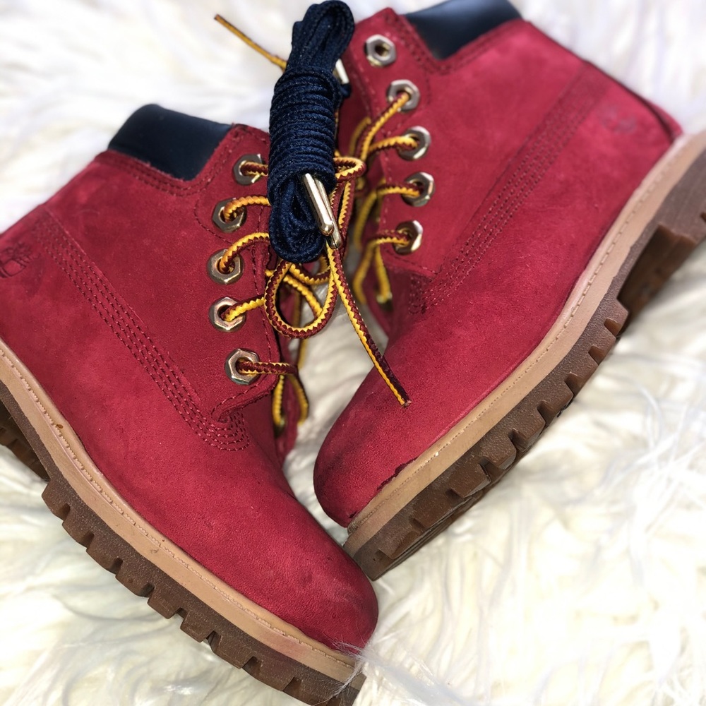 Red Timberlands - Picture 2 of 9